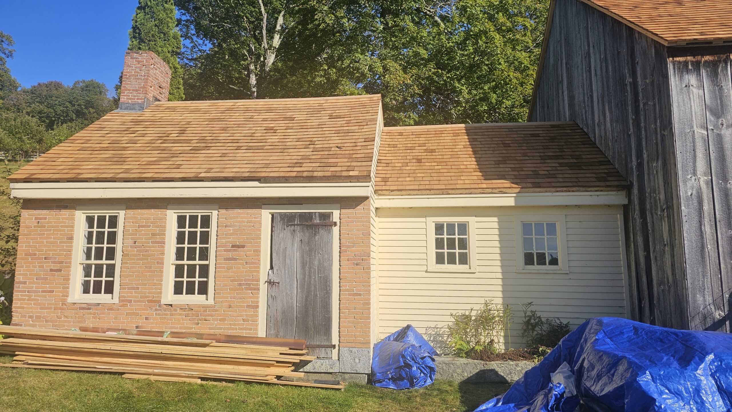 Seamless Gutter Installation.