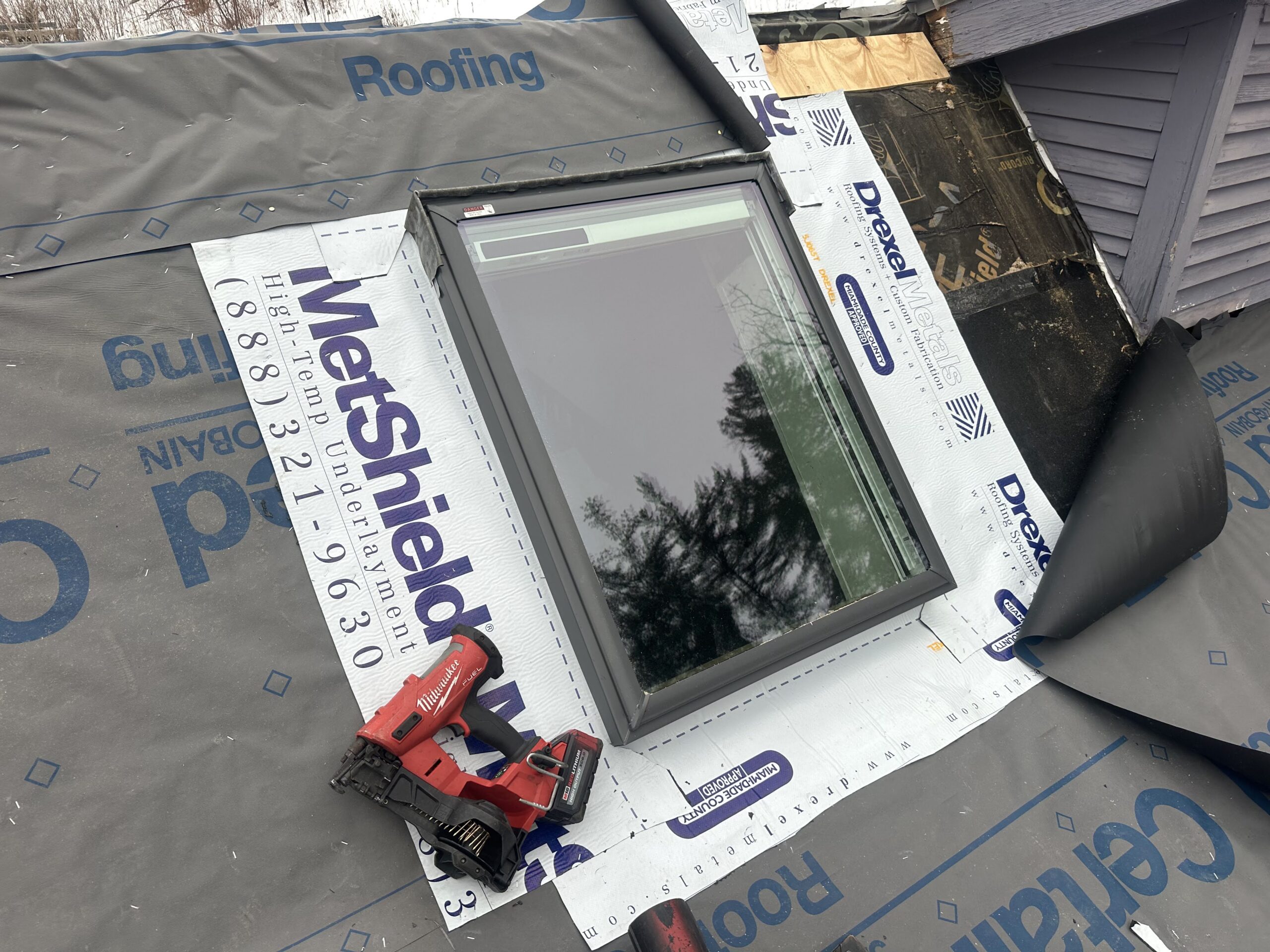 Completed roofing project 27